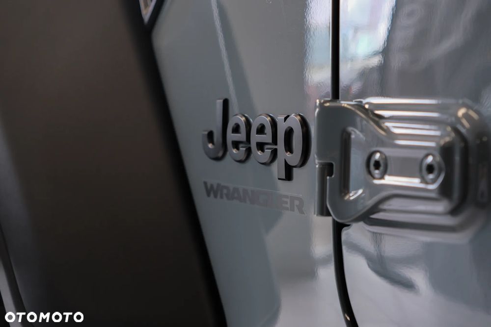 Jeep Wrangler - 13