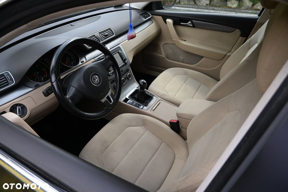 Volkswagen Passat 2.0 TDI Highline - 18