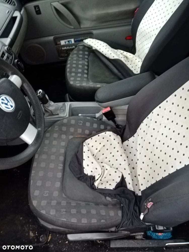 Volkswagen New Beetle - 4