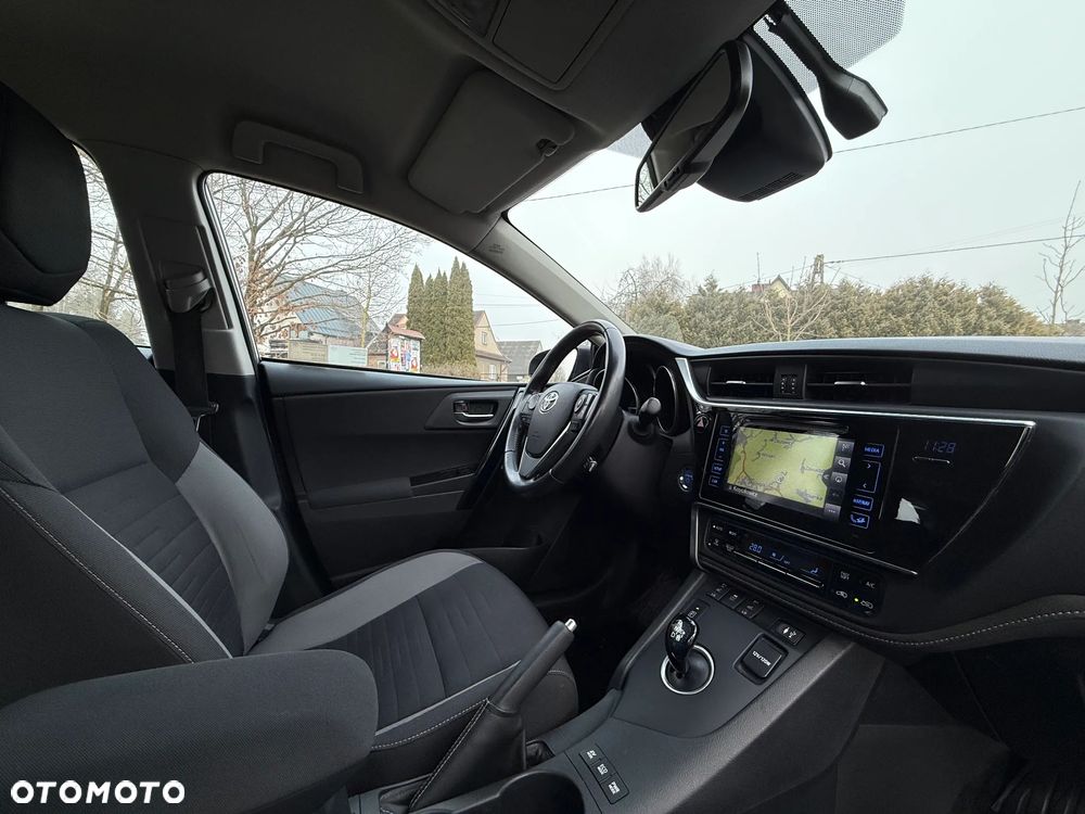 Toyota Auris Hybrid 135 Premium - 28