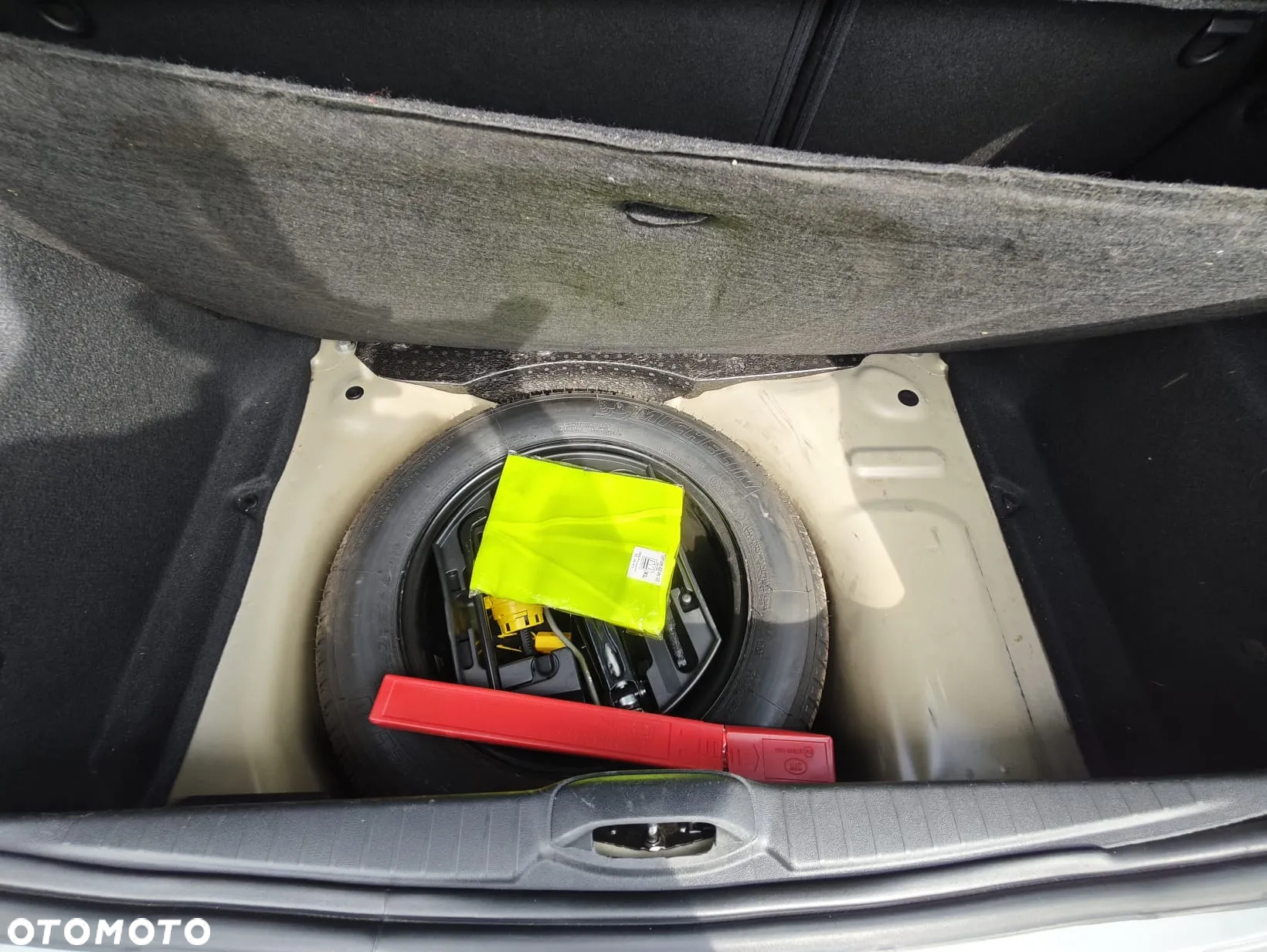 Peugeot 208 - 17