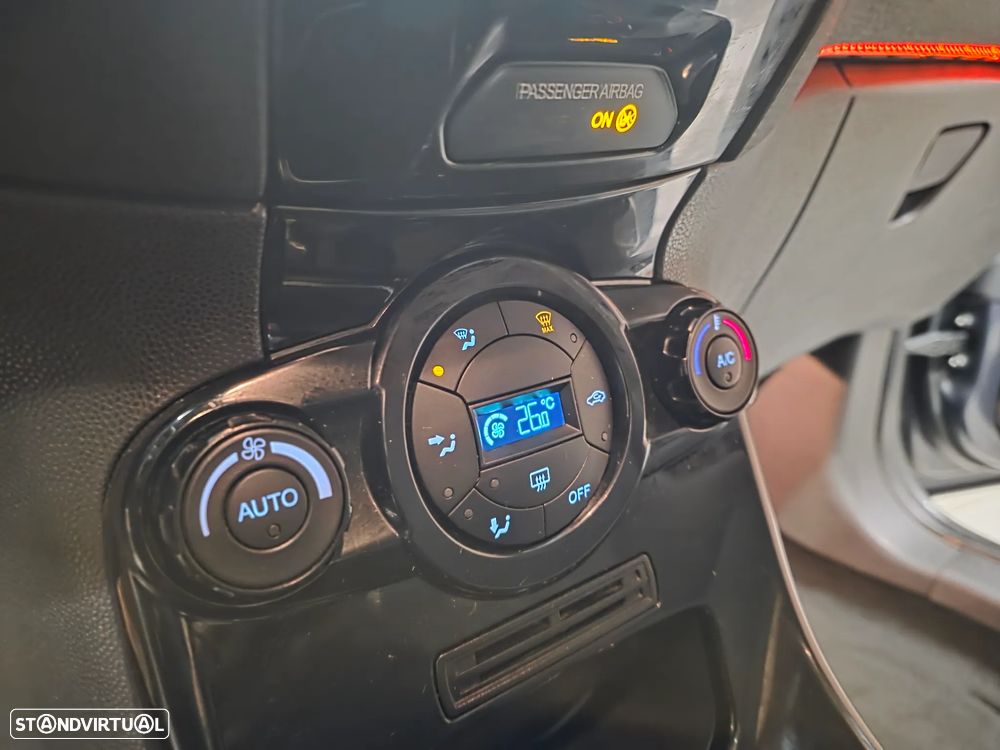 Ford Fiesta 1.6 TDCI Titanium - 22