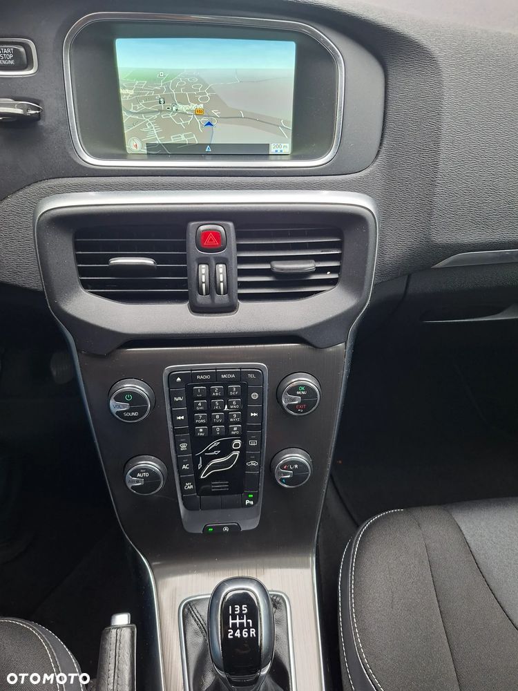 Volvo V40 D4 Drive-E Momentum - 17