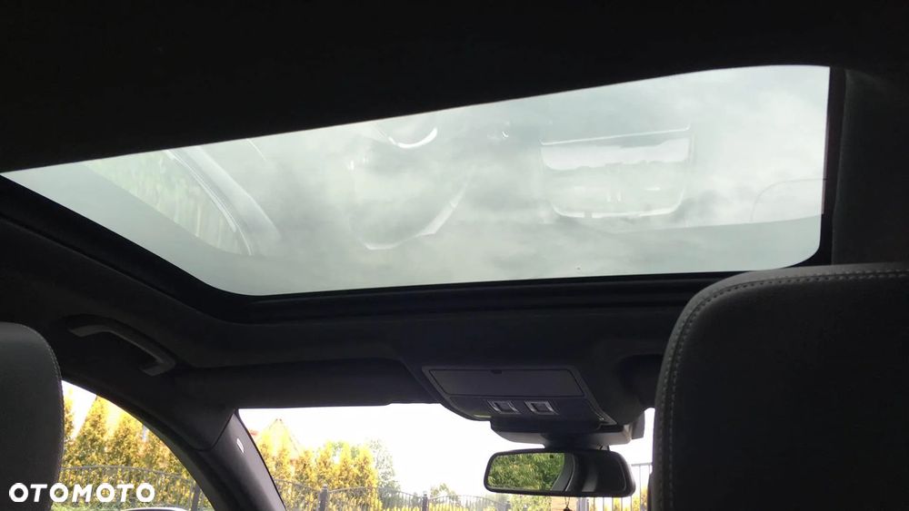 Jaguar XE 2.0 D R-Sport - 17