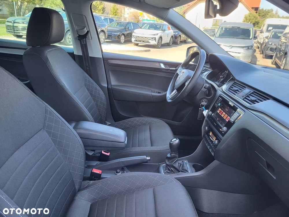 Skoda RAPID 1.0 TSI Style - 16