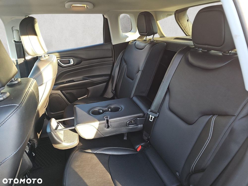 Jeep Compass - 24