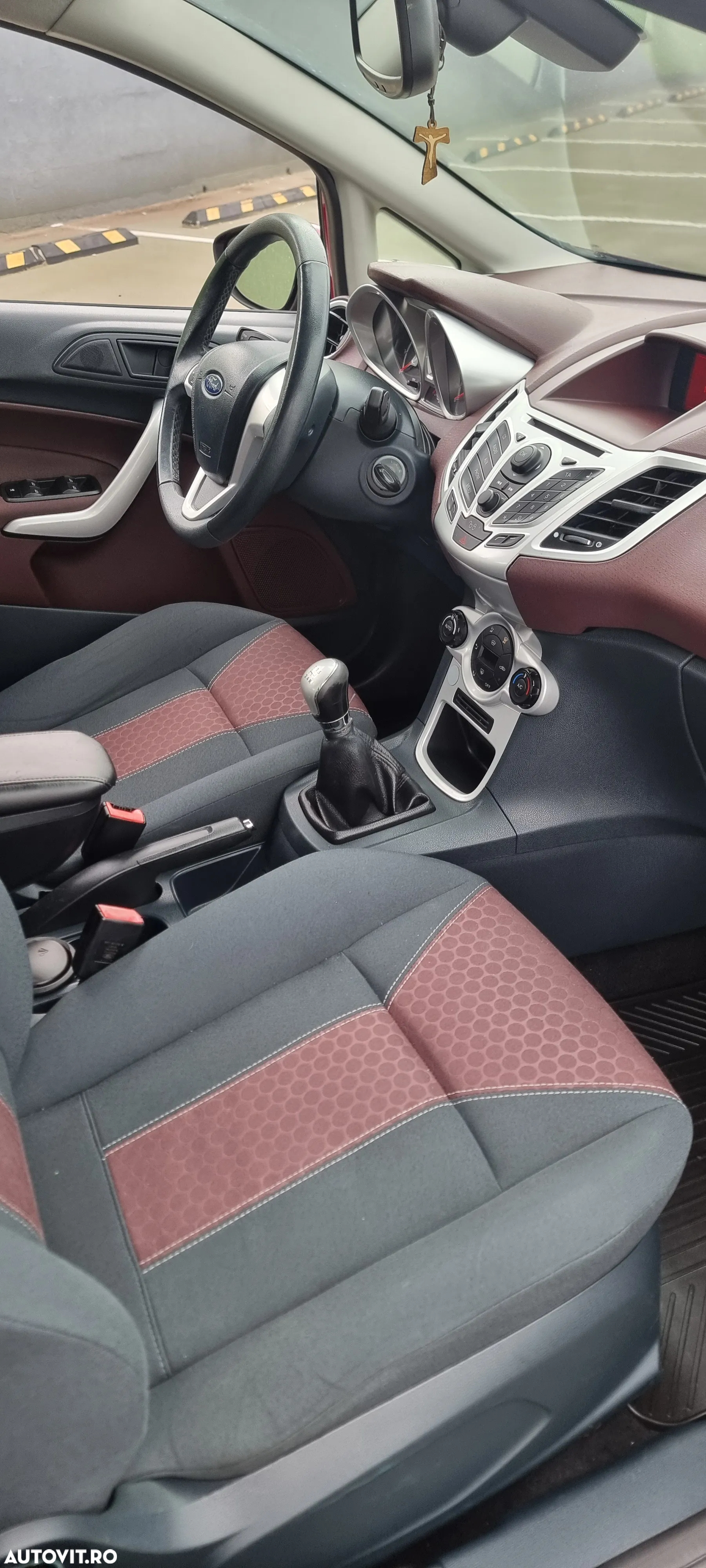 Ford Fiesta 1.4i Ghia - 9