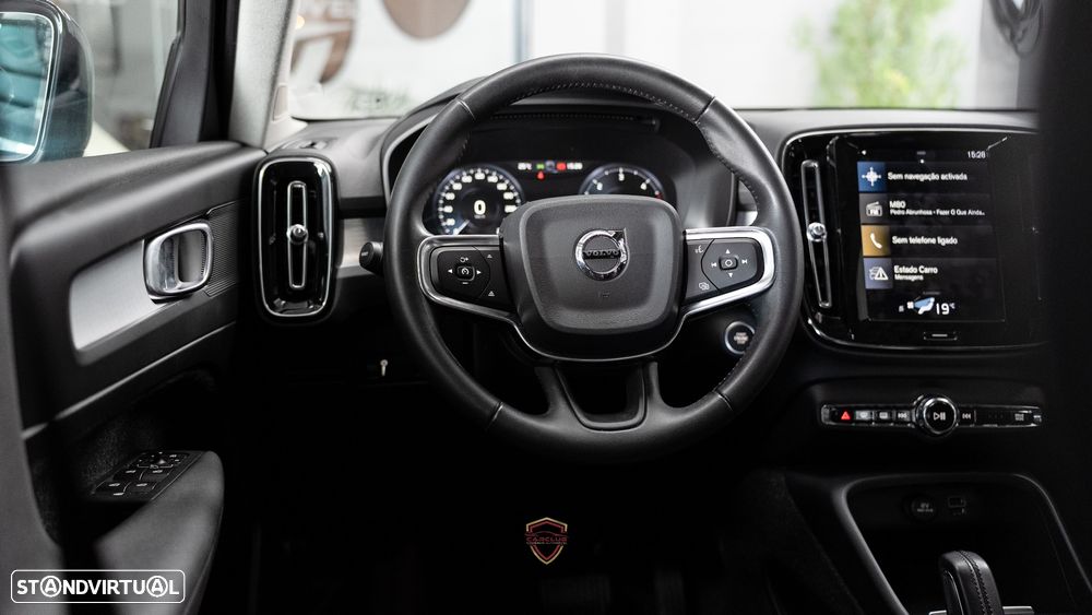 Volvo XC 40 2.0 D3 Momentum Geartronic - 32