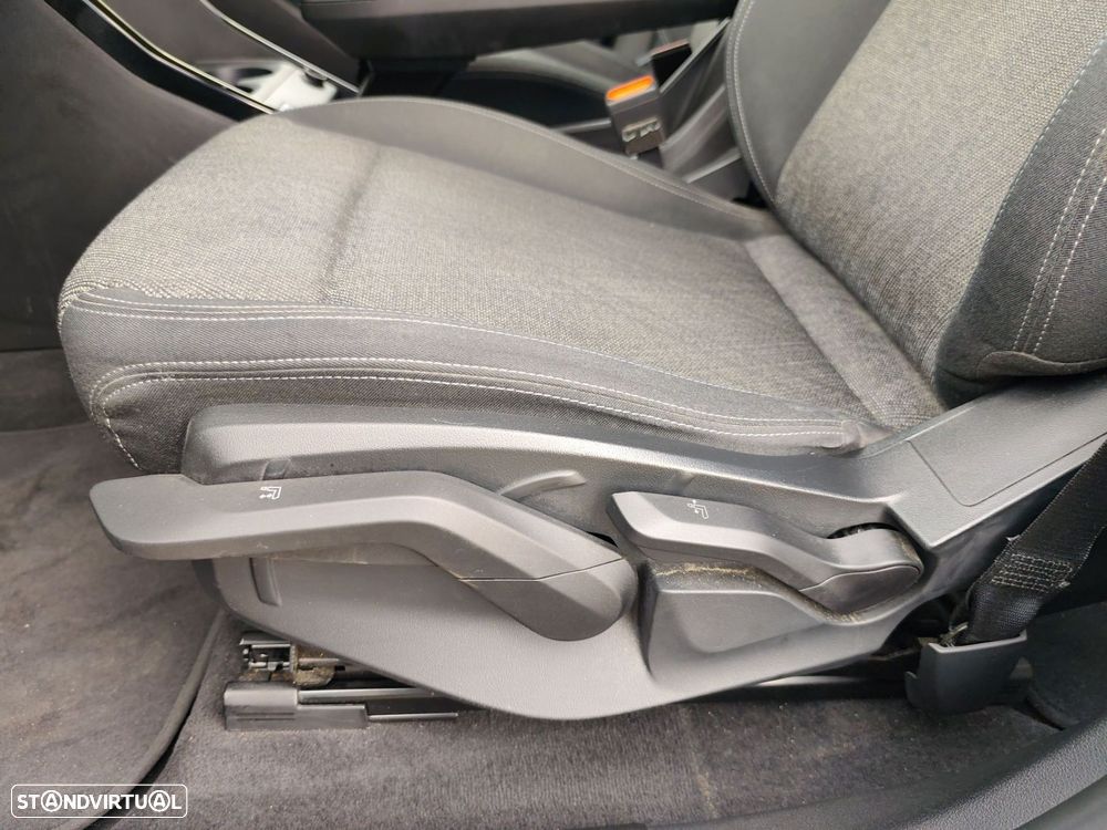 BMW 225xe Active Tourer - 15