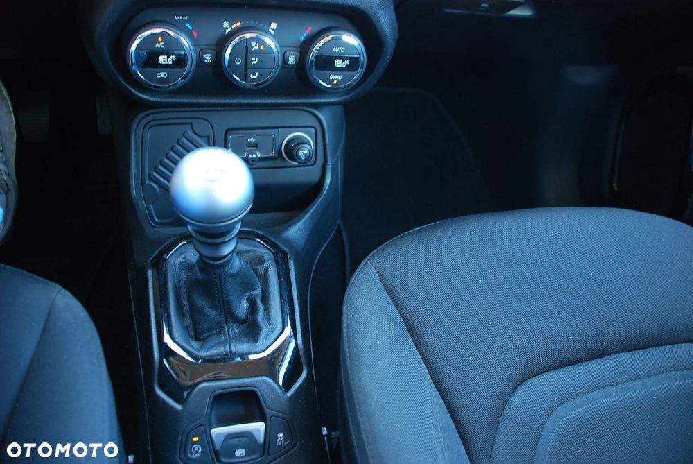 Jeep Renegade 1.4 MultiAir Limited - 23