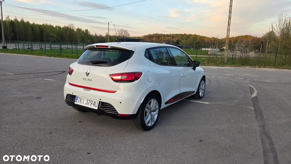 Renault Clio 1.2 16V 75 Luxe - 21