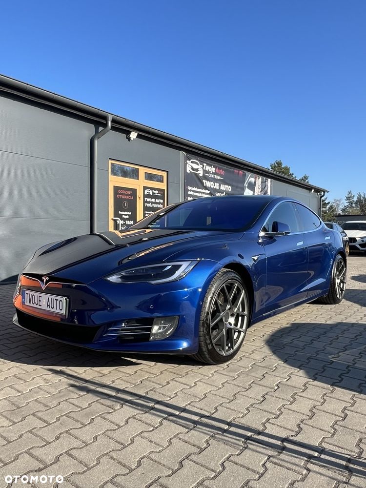 Tesla Model S - 3