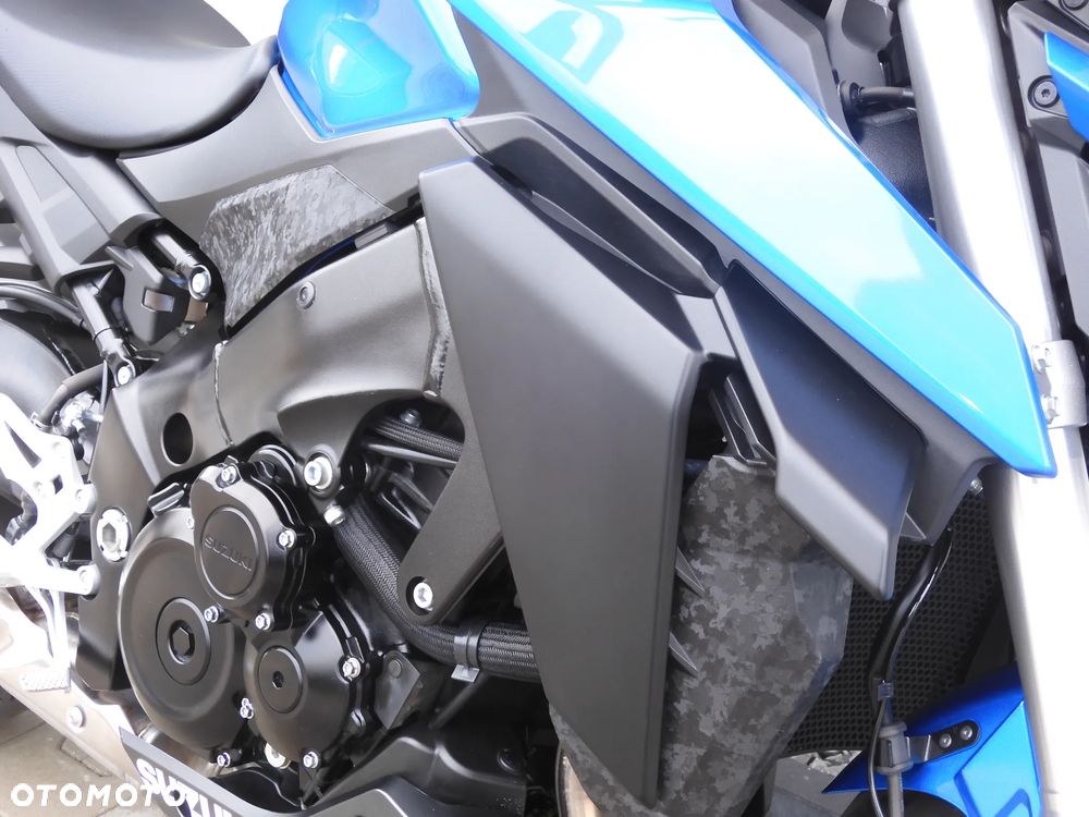 Suzuki GSX - 7