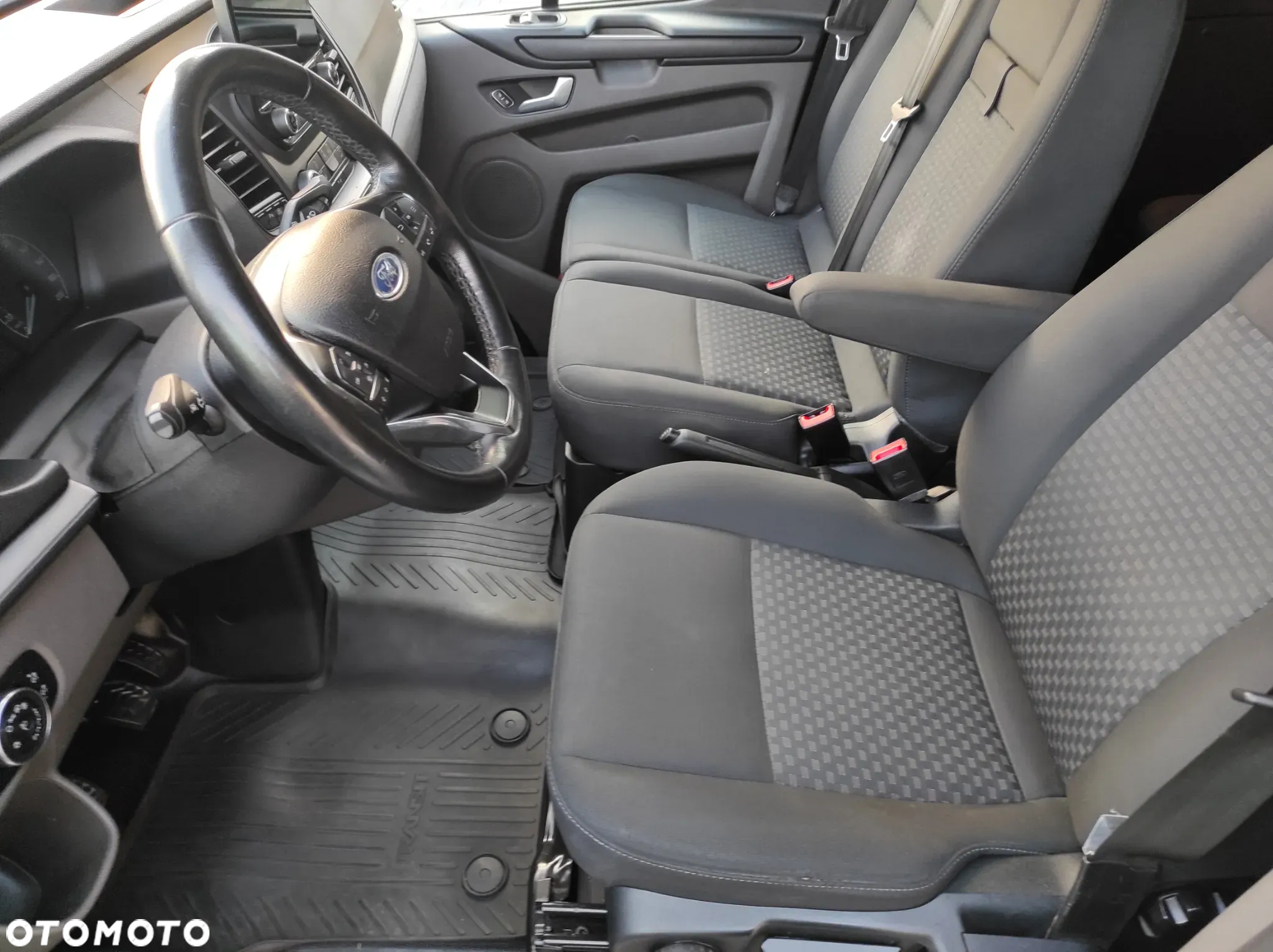 Ford Tourneo Custom - 16