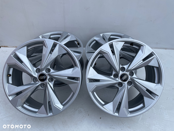 Felgi 19 AUDI A3 S3 8Y 5x112 ET49 8Y0601025K oryginalne