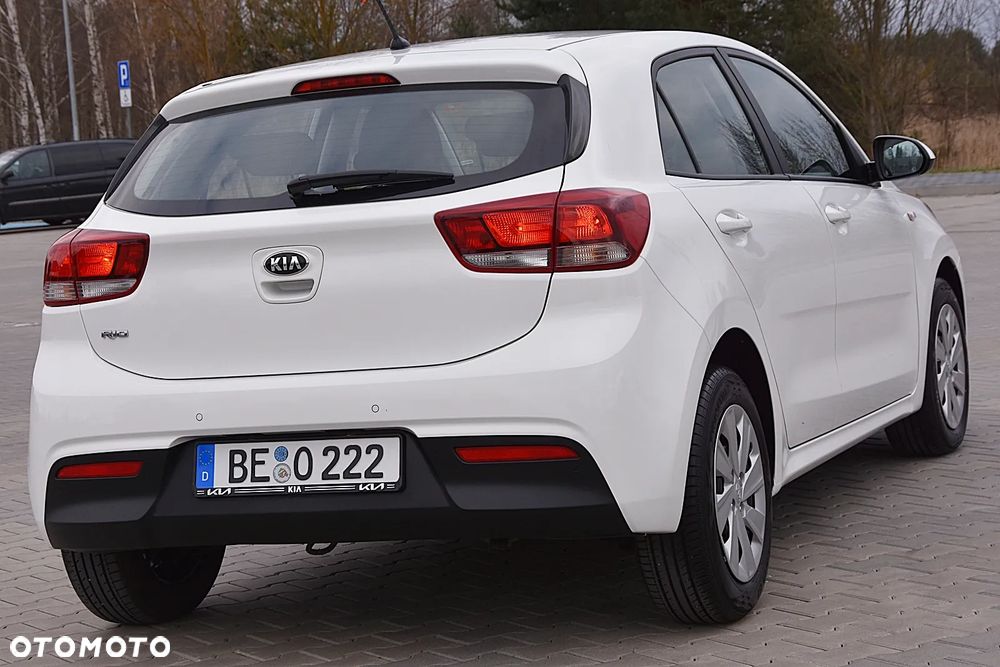 Kia Rio 1.2 L - 5