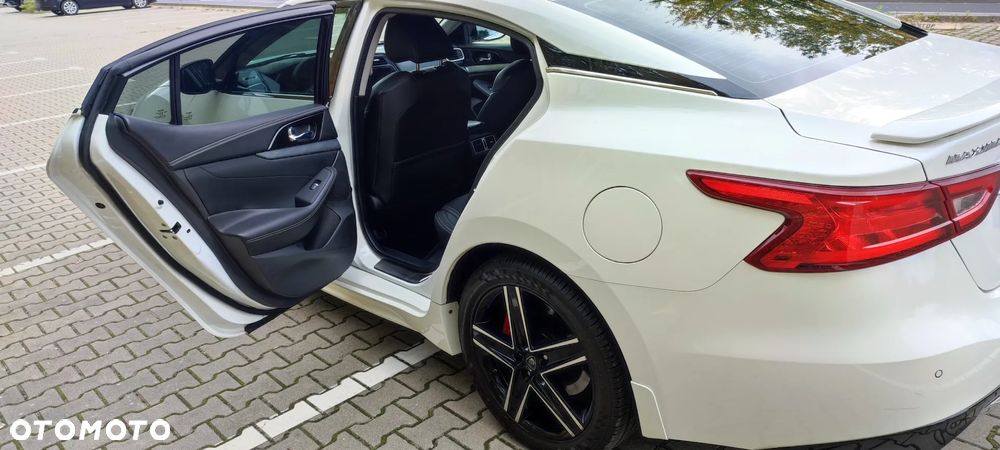 Nissan Maxima - 12