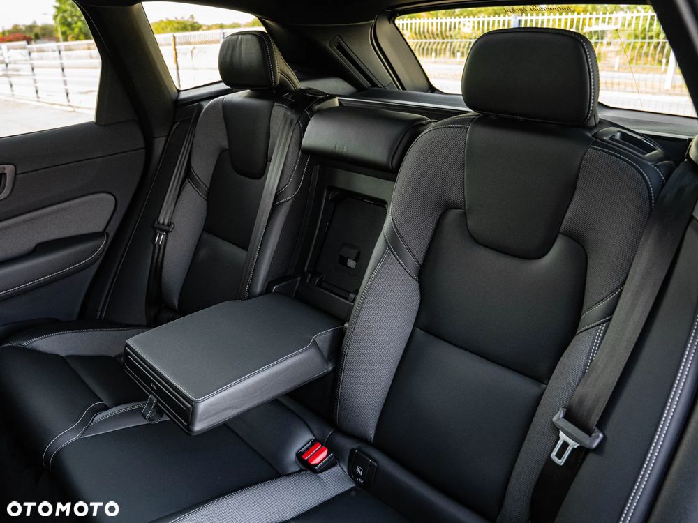 Volvo XC 60 T6 AWD Plug-In Hybrid R-Design - 26