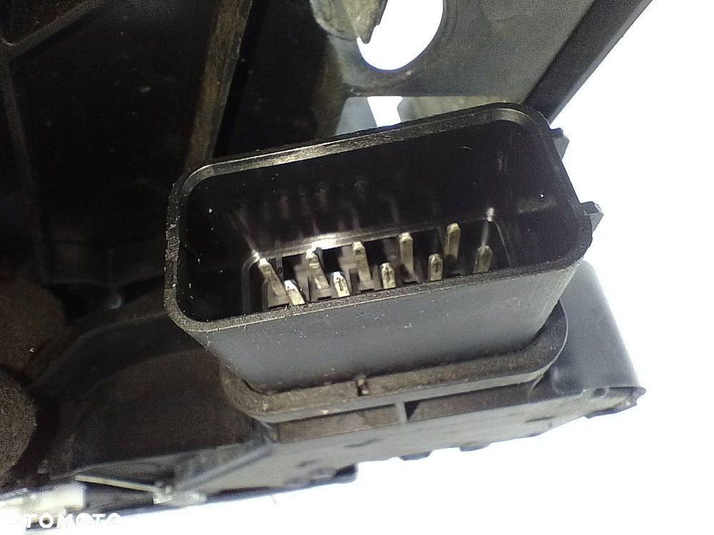 ZAMEK DRZWI LEWY TYŁ VOLVO S80 II ( 07-13 ) 30661074  986920-105 - 10