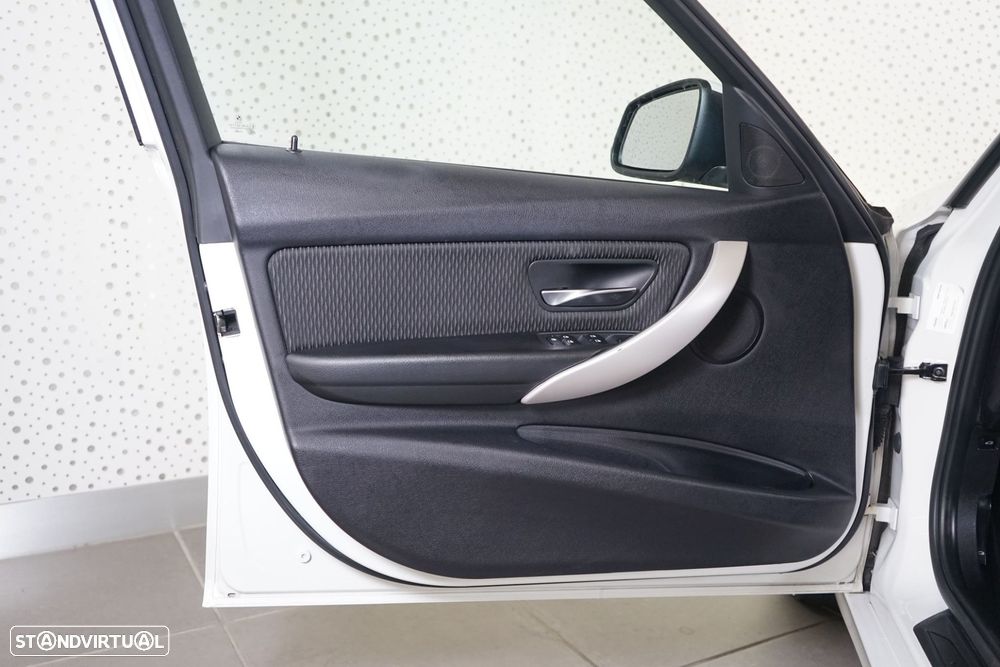 BMW 320 d Touring Auto Exclusive - 18