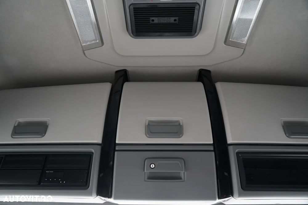 Renault T 440 / 6X2 / SOLO / CORTINĂ 9.5 M / I-PARK COOL / RIDICABIL / JANTE DIN ALIAJ / PUNȚĂ RIDICABILĂ - 31