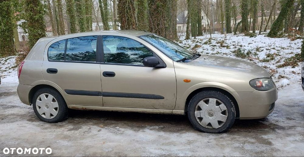 Nissan Almera 1.5 Base - 1