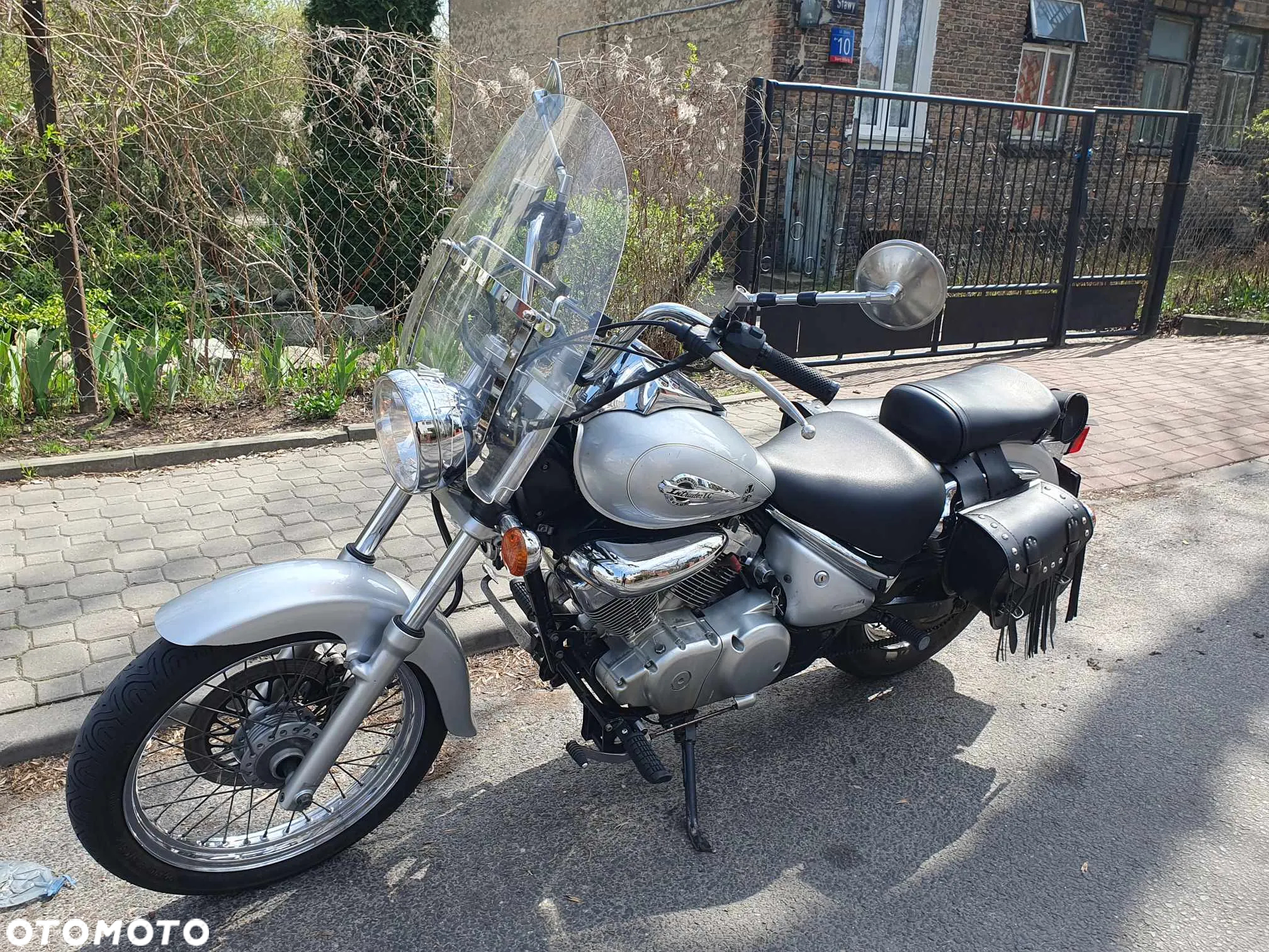 Suzuki Intruder - 9