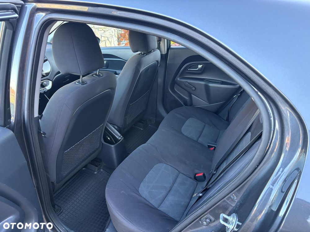 Kia Rio 1.2 L - 12