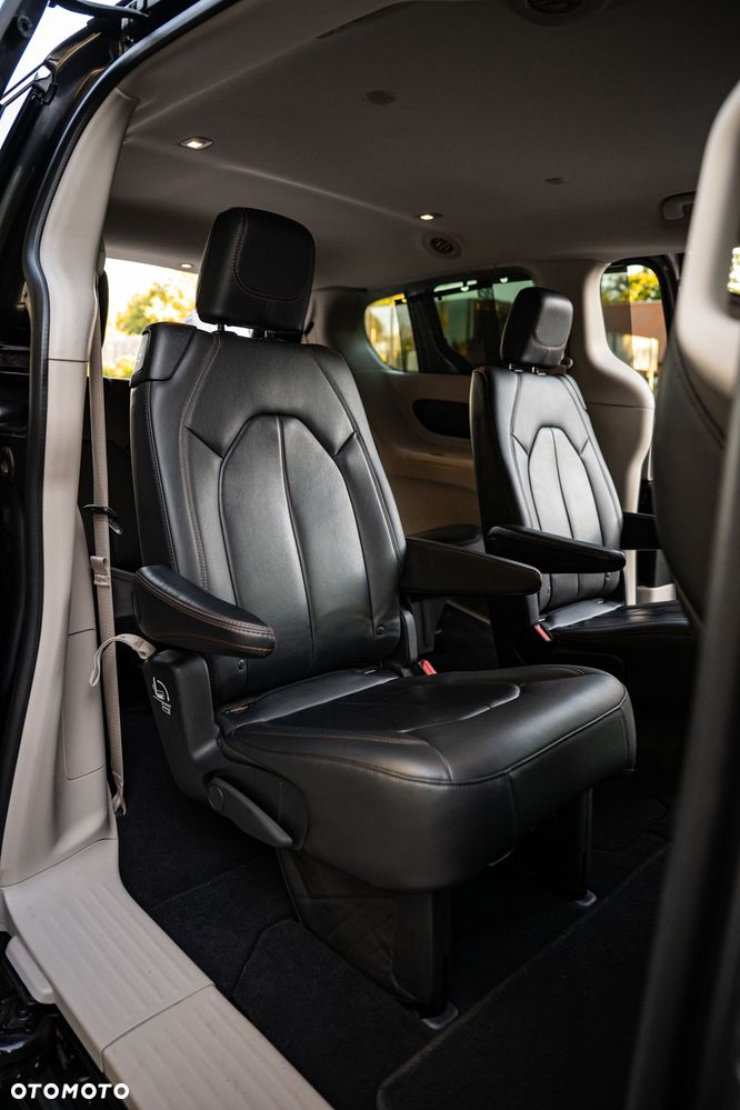 Chrysler Pacifica - 25