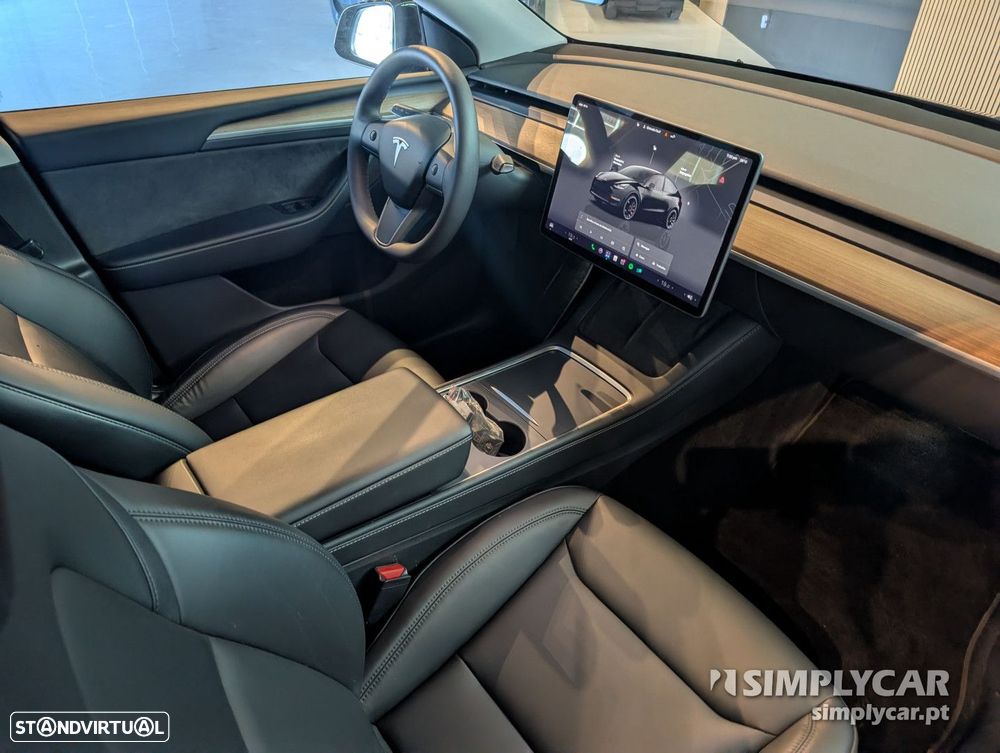 Tesla Model Y - 7