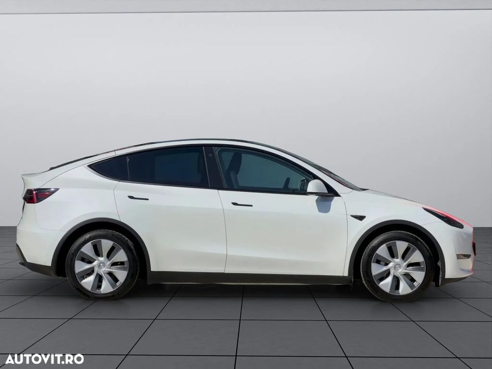 Tesla Model Y Long Range Dual Motor AWD - 7