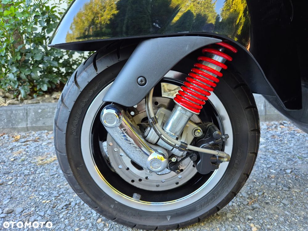 Vespa GTS - 17