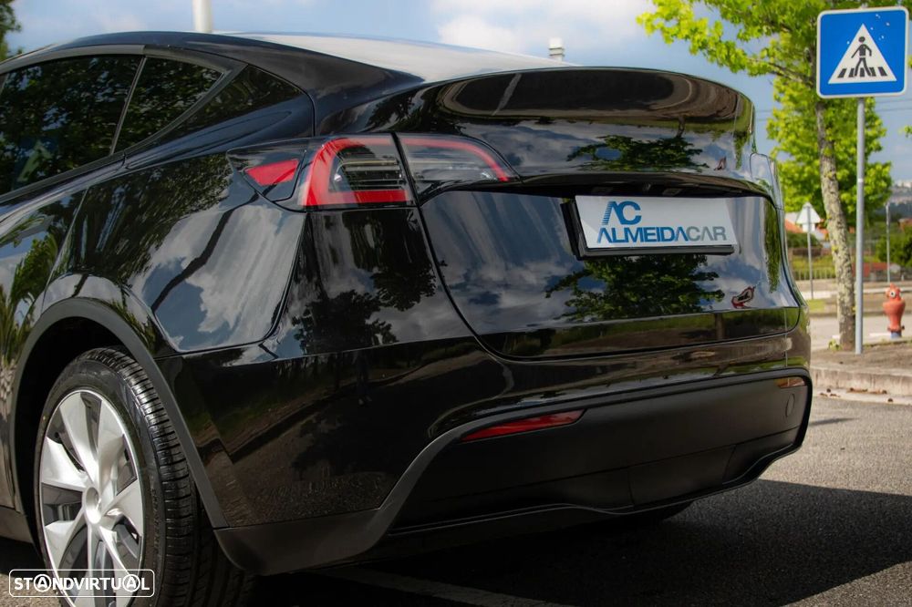 Tesla Model Y - 48