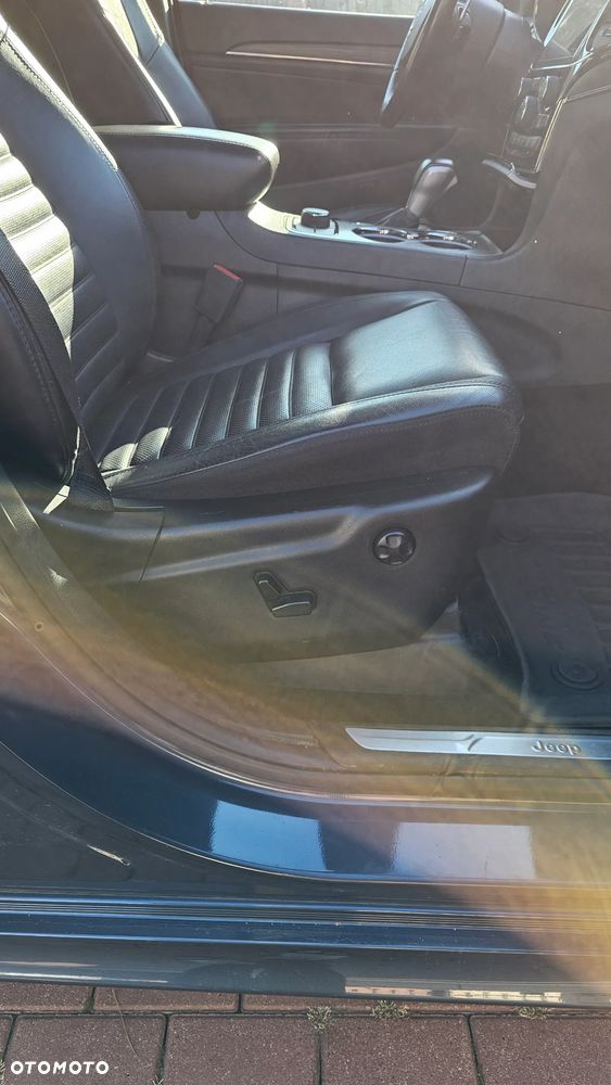 Jeep Grand Cherokee - 16