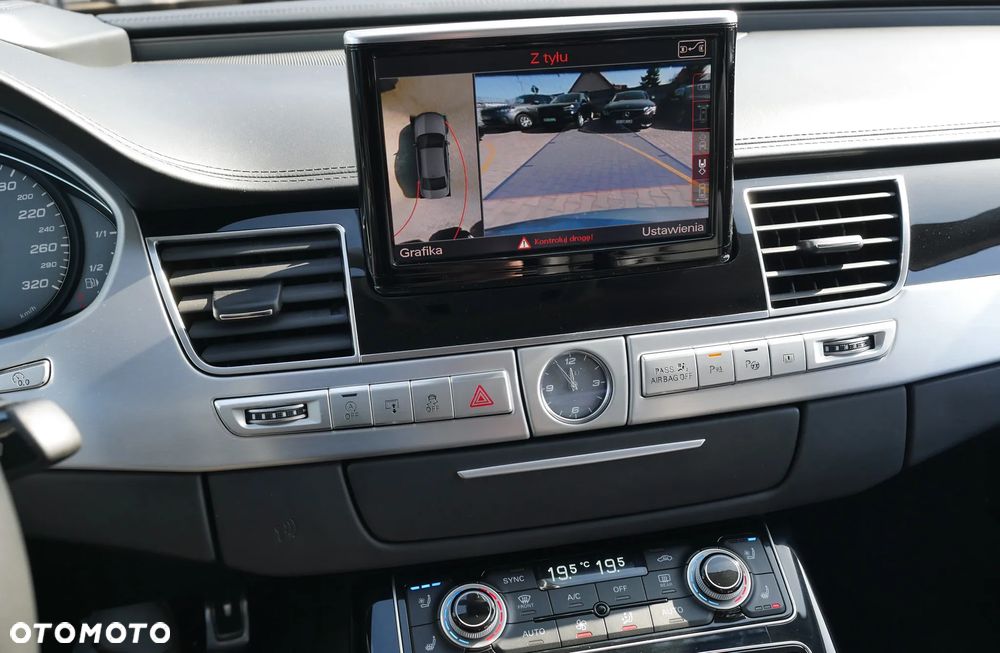 Audi S8 Plus - 12