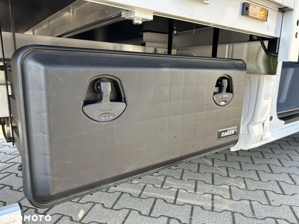 Volkswagen Crafter Crafter 35 Podwozie z pojedynczą kabiną silnik: 2,0 l TDI EURO VI-e SCR 103 kW / skrzynia biegów: Przedni napęd manualna 6-biegowa rozstaw osi: 4490 mm - 18