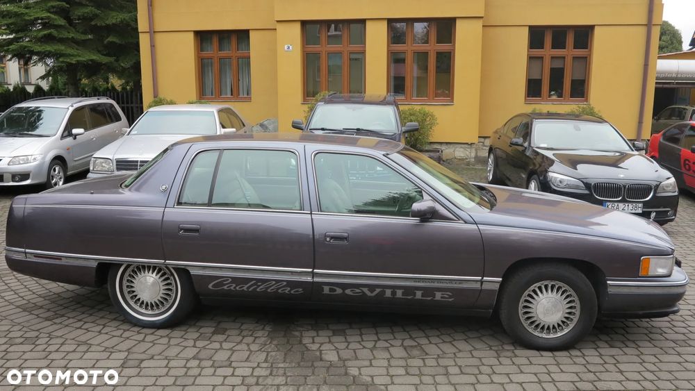 Cadillac Deville - 4