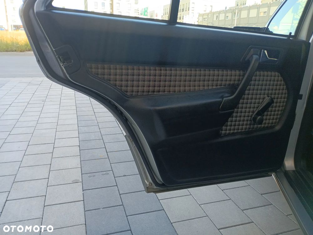 Mercedes-Benz W201 (190) - 23