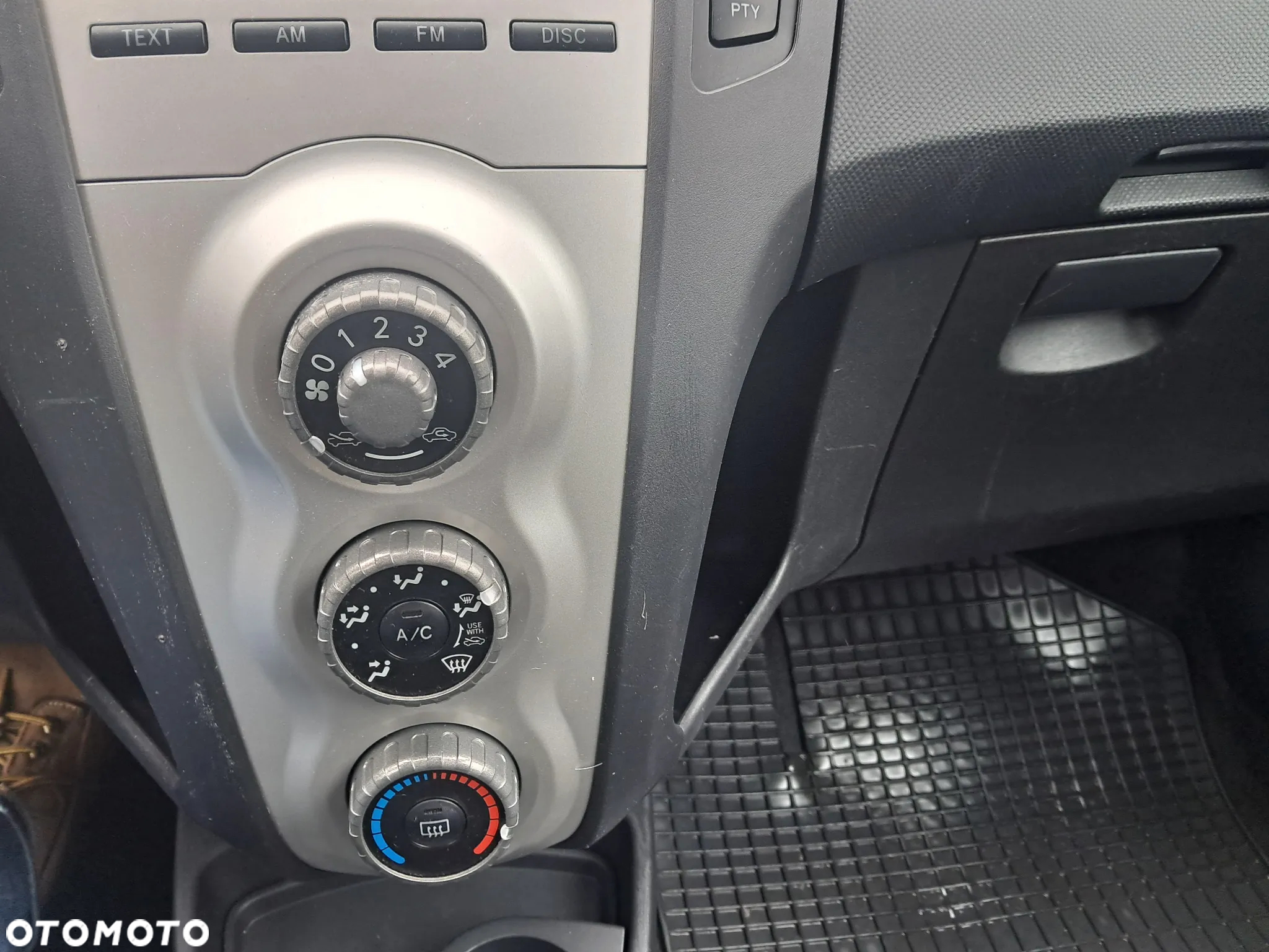 Toyota Yaris 1.0 Luna - 11
