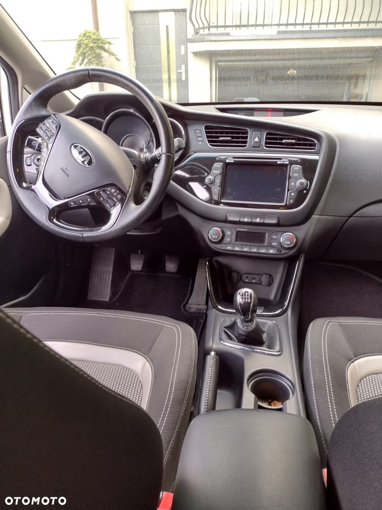 Kia Ceed 1.4 L - 5