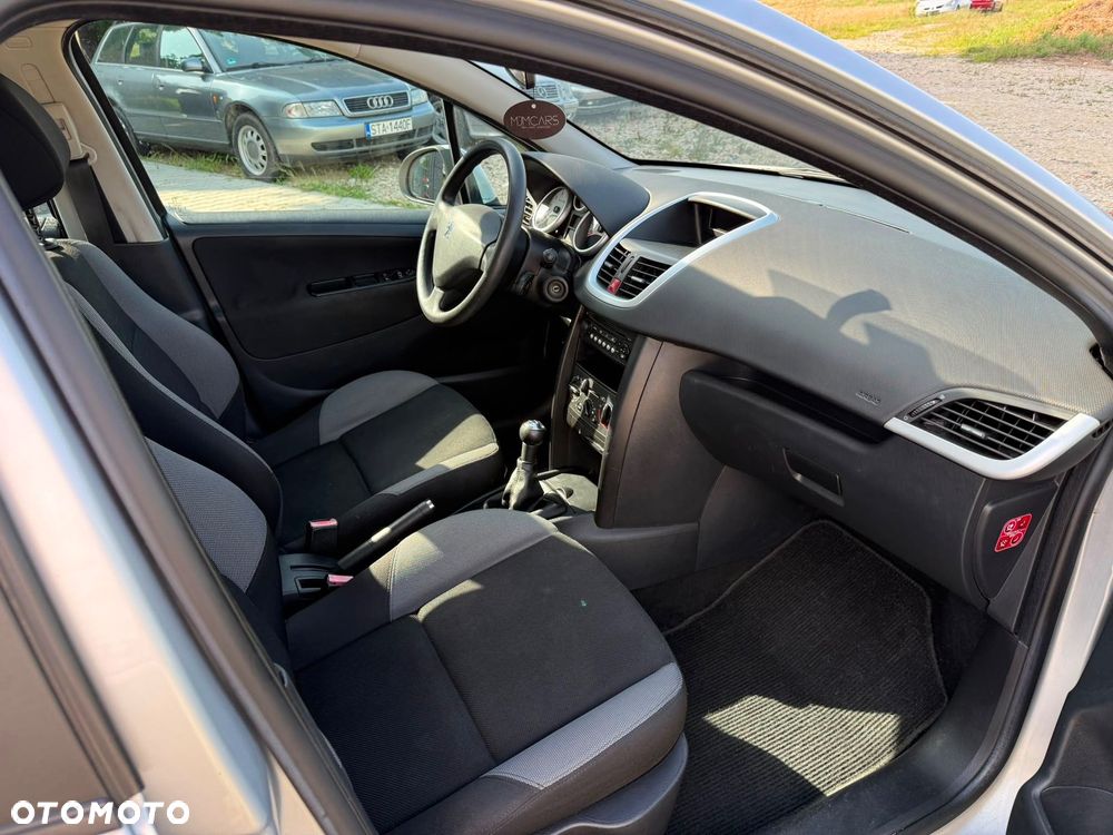 Peugeot 207 - 6