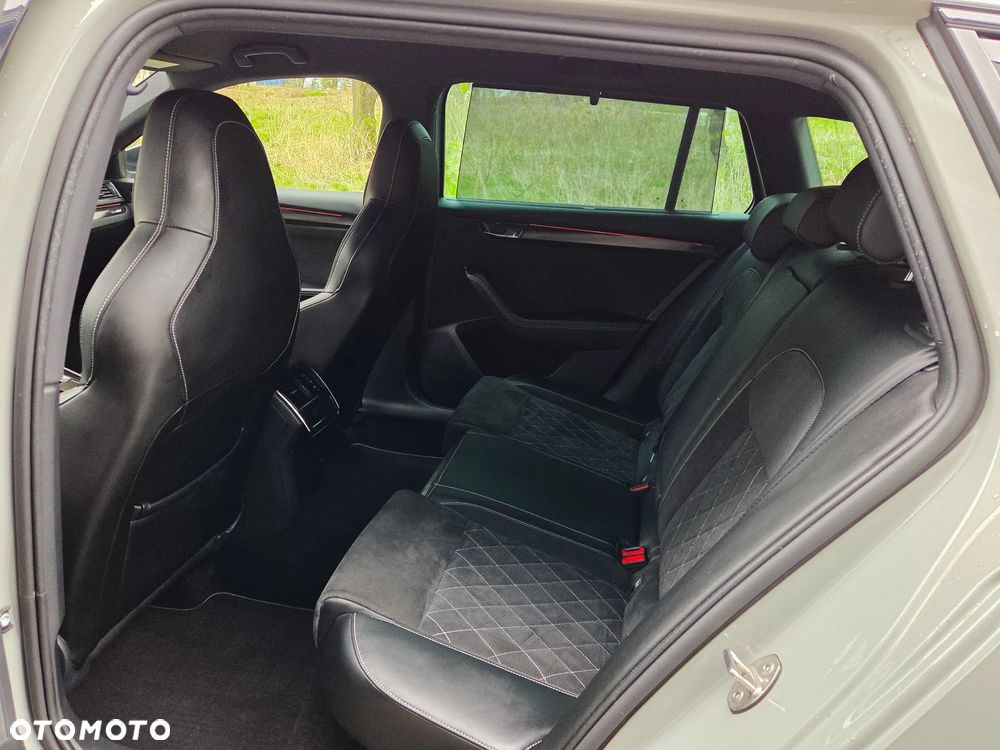 Skoda Superb 2.0 TDI SCR Sportline DSG - 32