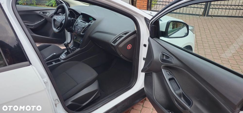 Ford Focus 1.6 Ambiente Start - 11