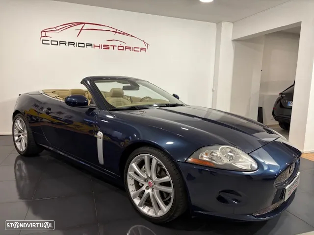 Jaguar XK 4.2 V8 Convertible - 38