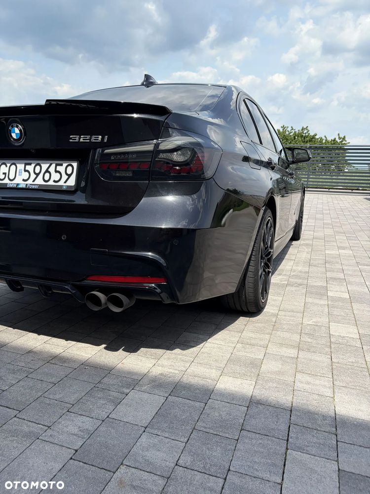 BMW Seria 3 328i xDrive Luxury Line - 7