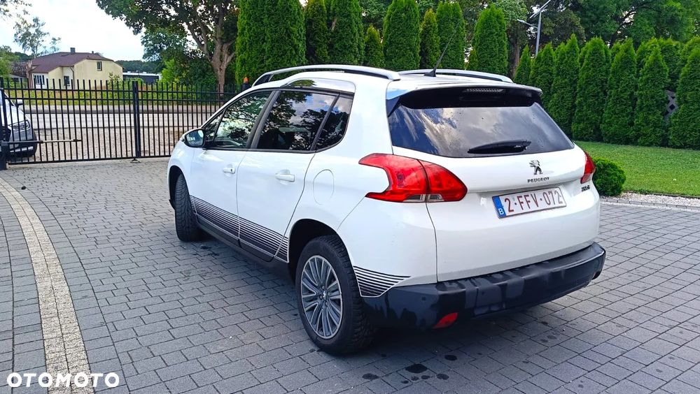 Peugeot 2008 1.2 Pure Tech Style - 4