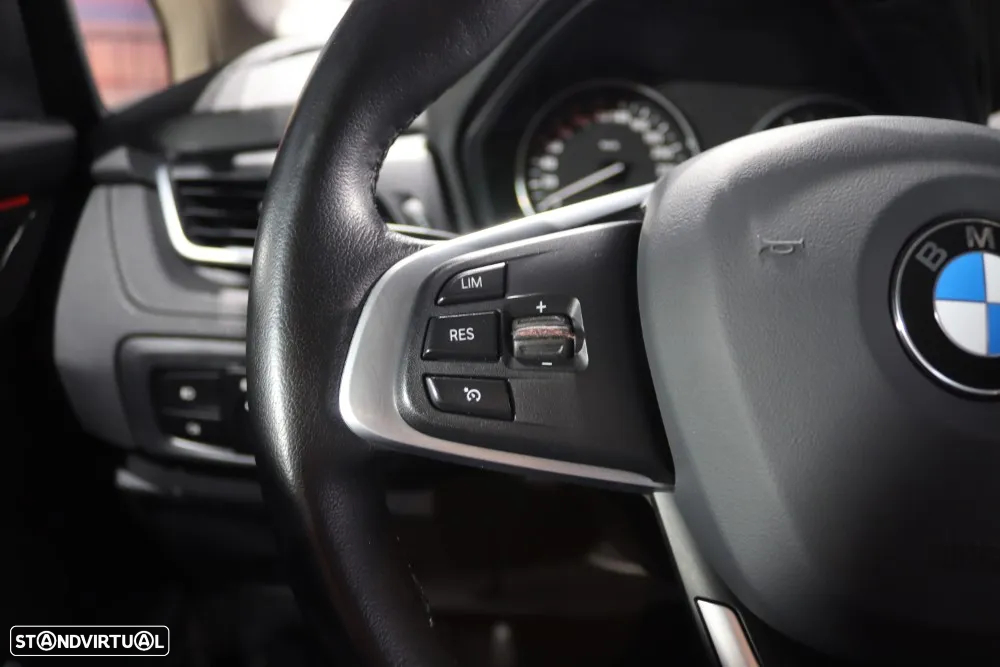 BMW 218 Active Tourer d Line Luxury - 19