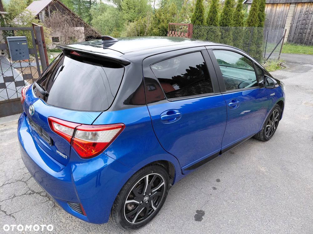 Toyota Yaris Hybrid 100 Selection Platinum - 11