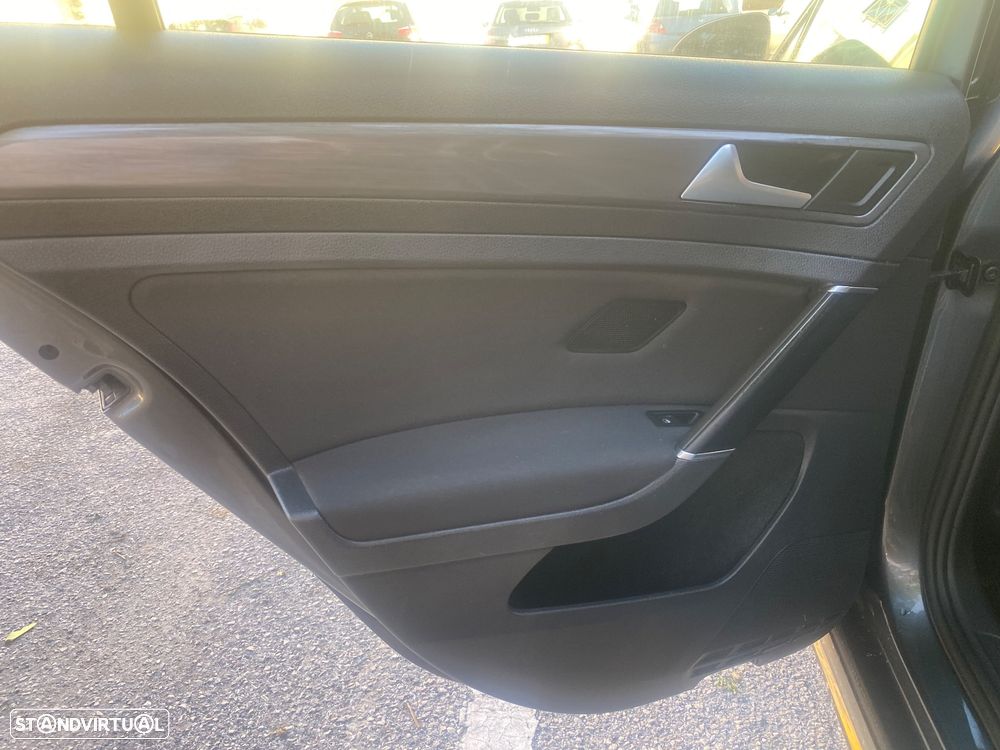 VW Golf Variant 1.6 TDi R-Line DSG - 12