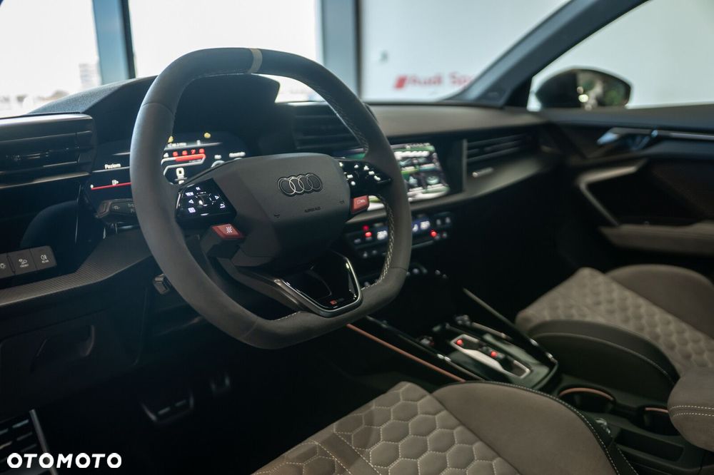 Audi RS3 Limousine - 12